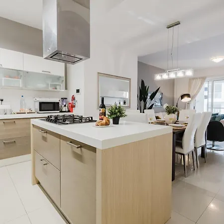 Family Duplex W Shared Pool By Homely Apartment *