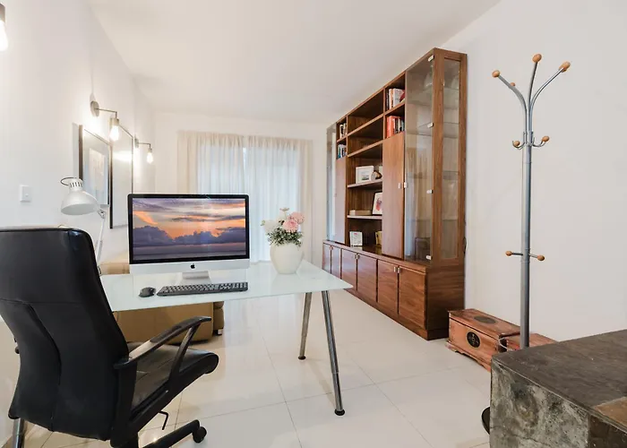 Family Duplex W Shared Pool By Homely Lejlighed